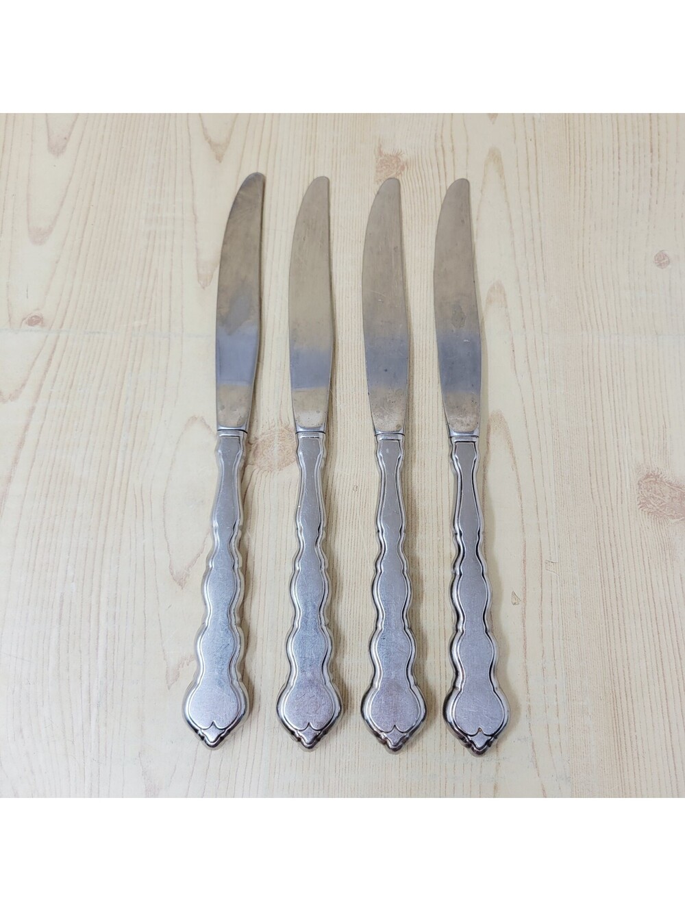 Lot of 4 Dinner Knives Hollow Oneida VALERIE Distinction Deluxe Stainless 9"